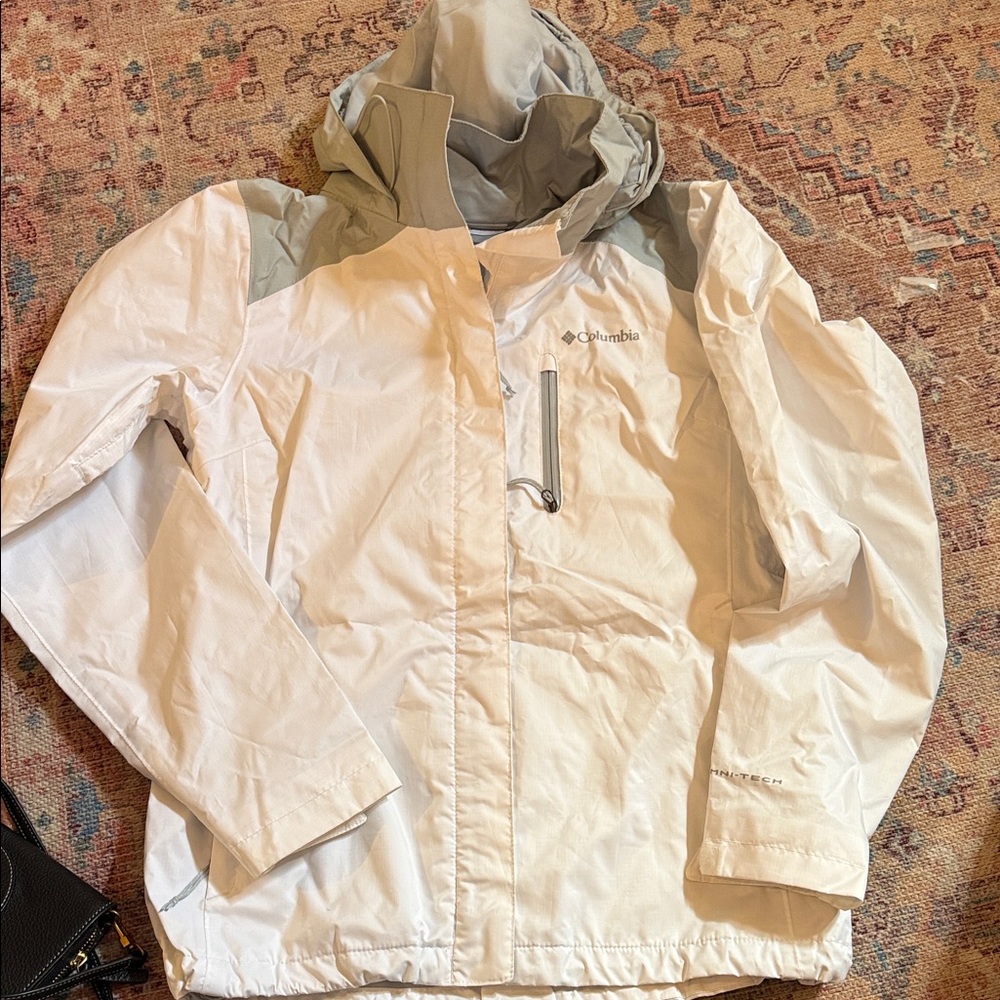 Columbia Light Gray and White Outdoor Jacket